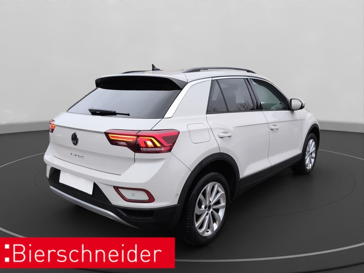 Volkswagen T-Roc 1.5 TSI DSG Life - Samsaru's Car Outlet