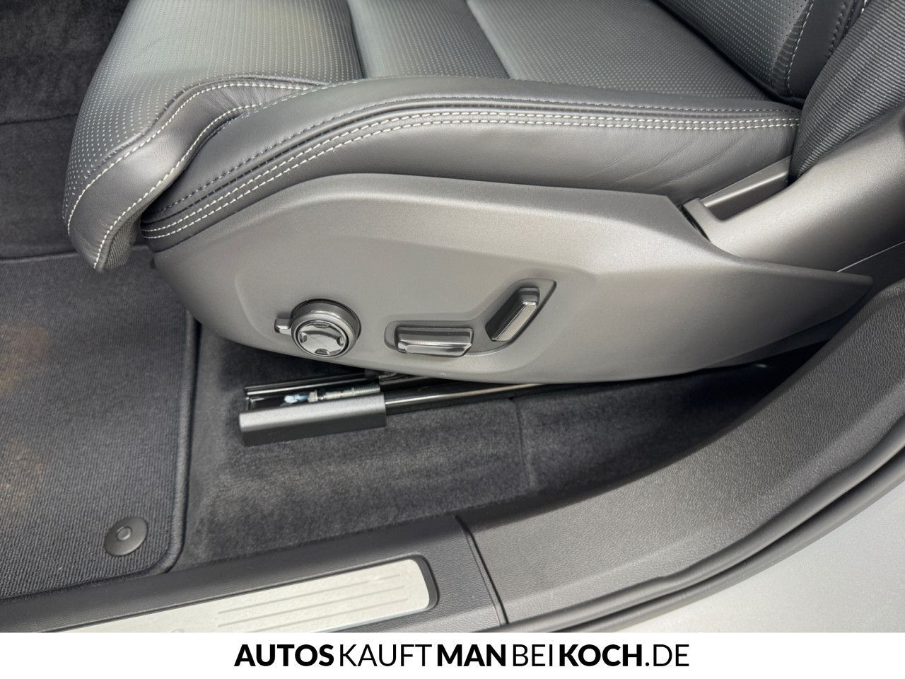 Volvo XC60 T6 Plug-In AWD - Samsaru's Car Outlet