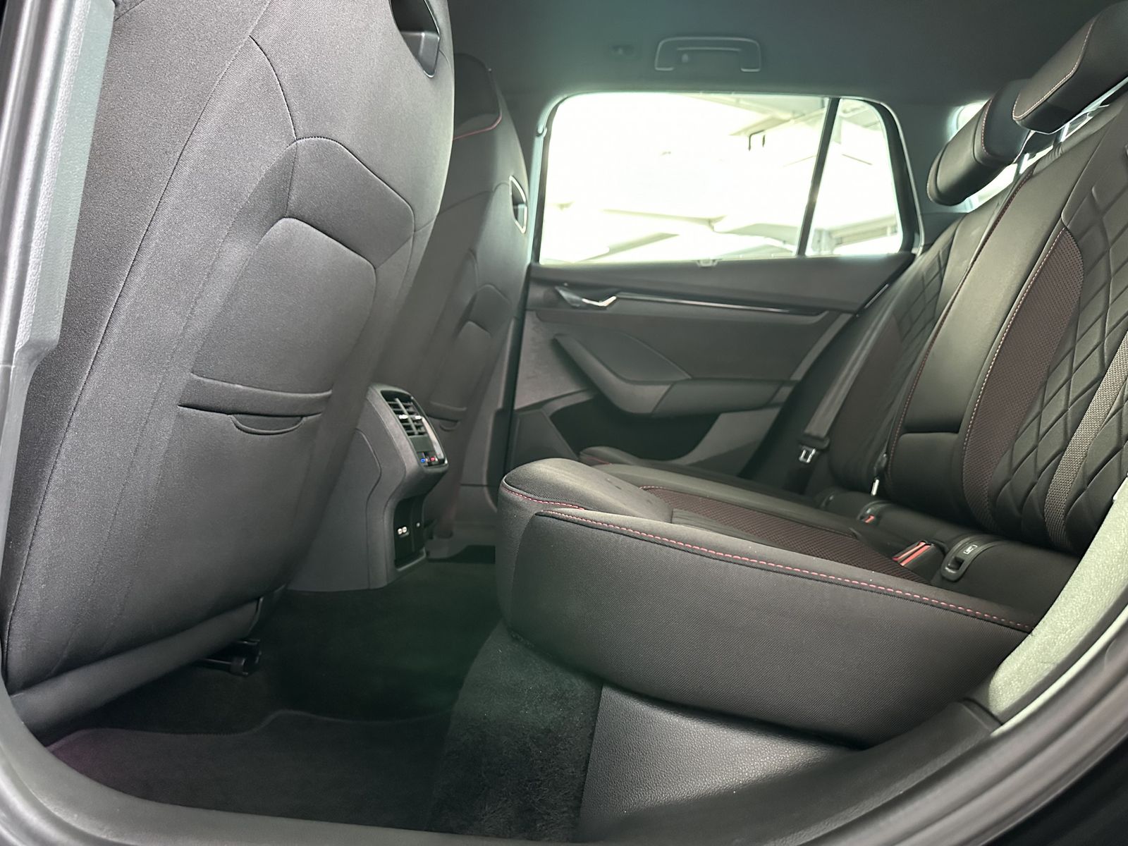 Skoda Octavia Combi RS 4x4 - Samsaru's Car Outlet