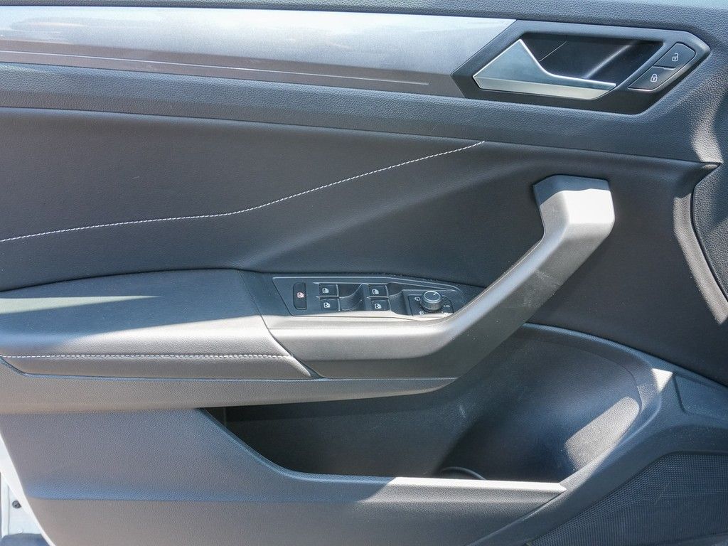 Volkswagen T-Roc 1.0 TSI Style - Samsaru's Car Outlet