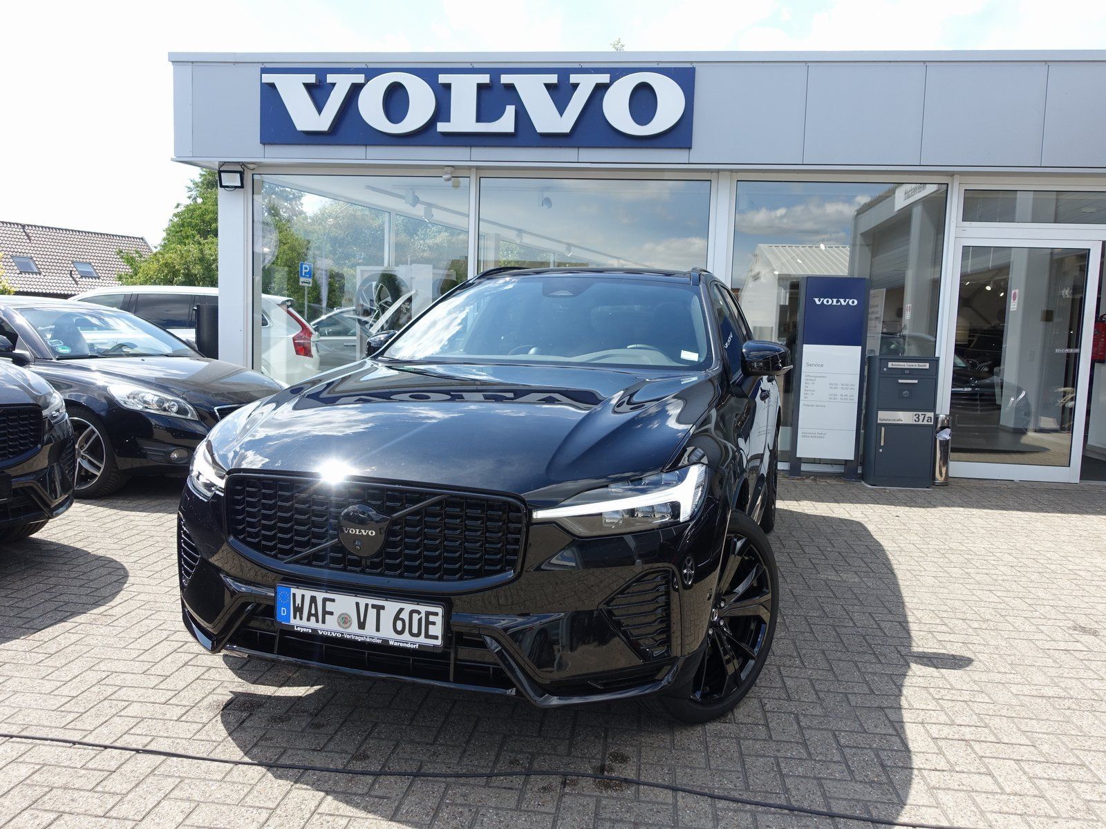 Volvo XC60 Black Edition T8 AWD Plug-in - Samsaru's Car Outlet