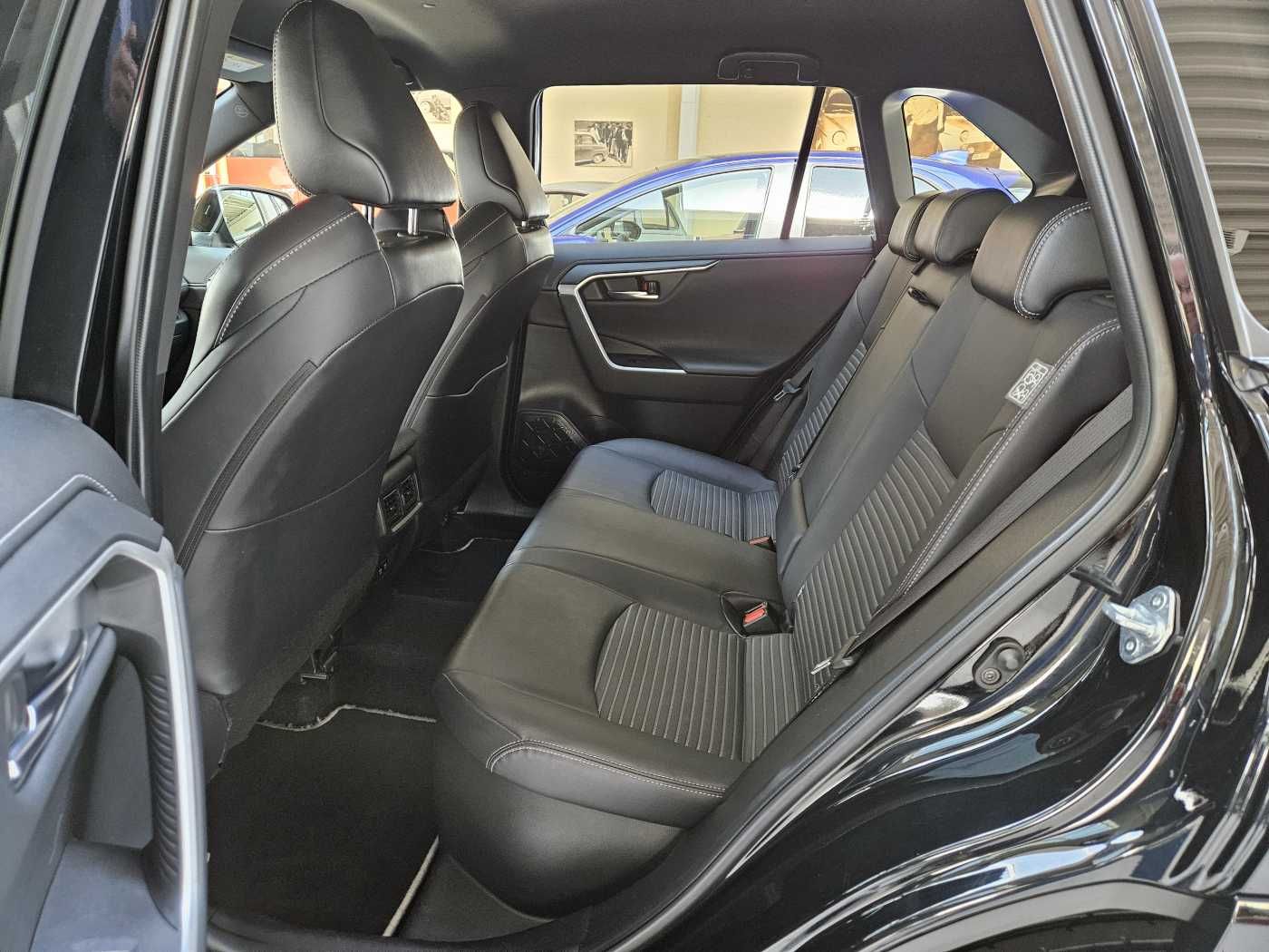 Toyota RAV4 Hybrid Style Black - Samsaru's Car Outlet