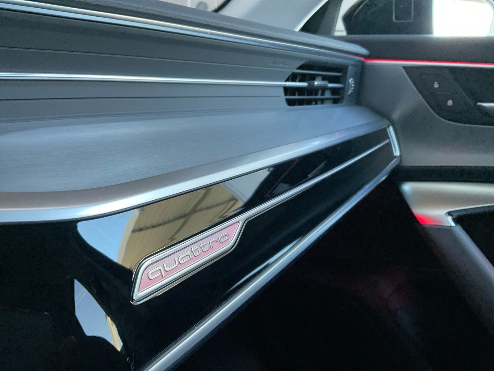 Audi A6 Limousine 55 TFSI e S line quattro - Samsaru's Car Outlet