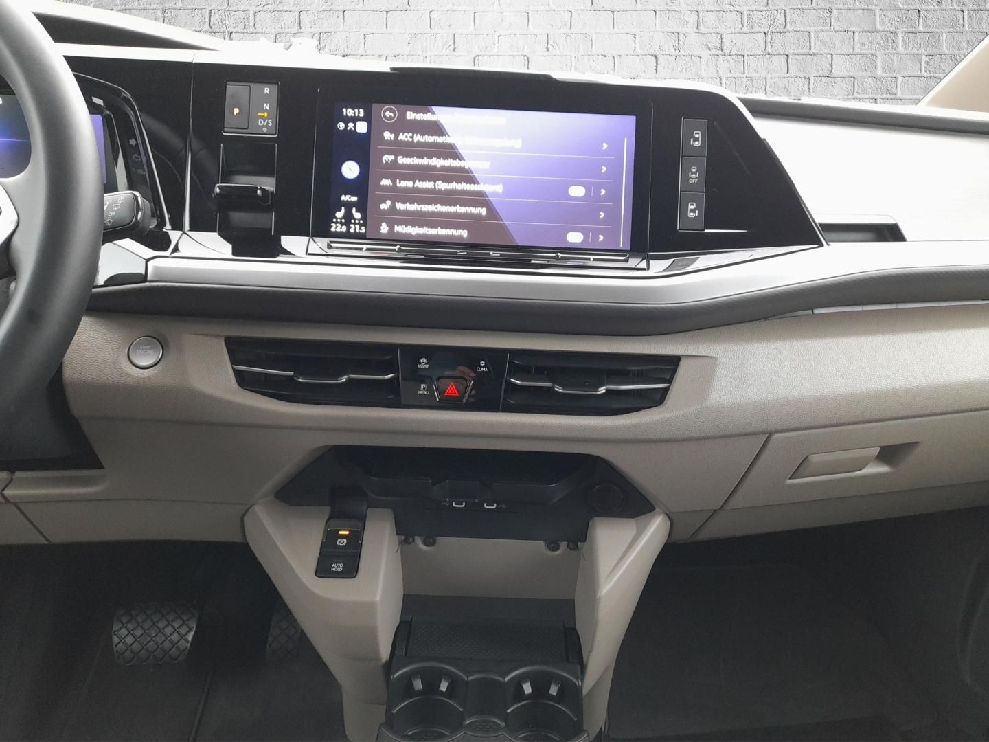 Volkswagen Multivan Life 2.0 TDI - Samsaru's Car Outlet