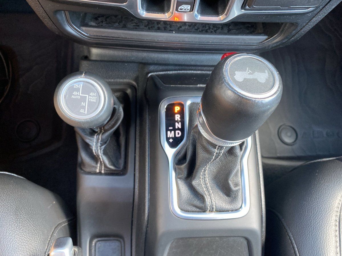 Jeep Wrangler UNLIMITED SAHARA SKY ONE KAMERA+NAVI