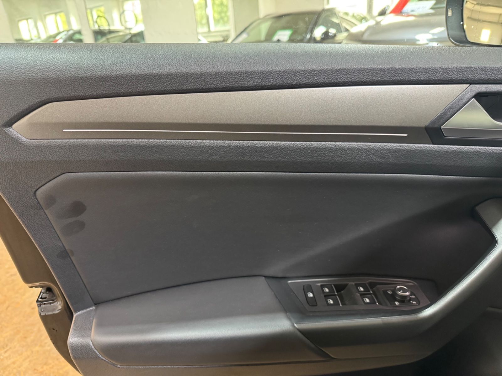 Volkswagen T-Roc Style 1.5 TSI - Samsaru's Car Outlet