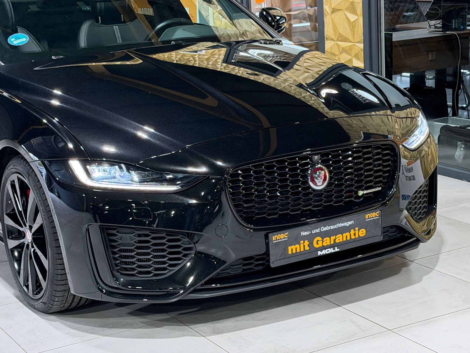 Jaguar XE R-Dynamic Black/PANO/360''KAM/MERIDIAN/LED