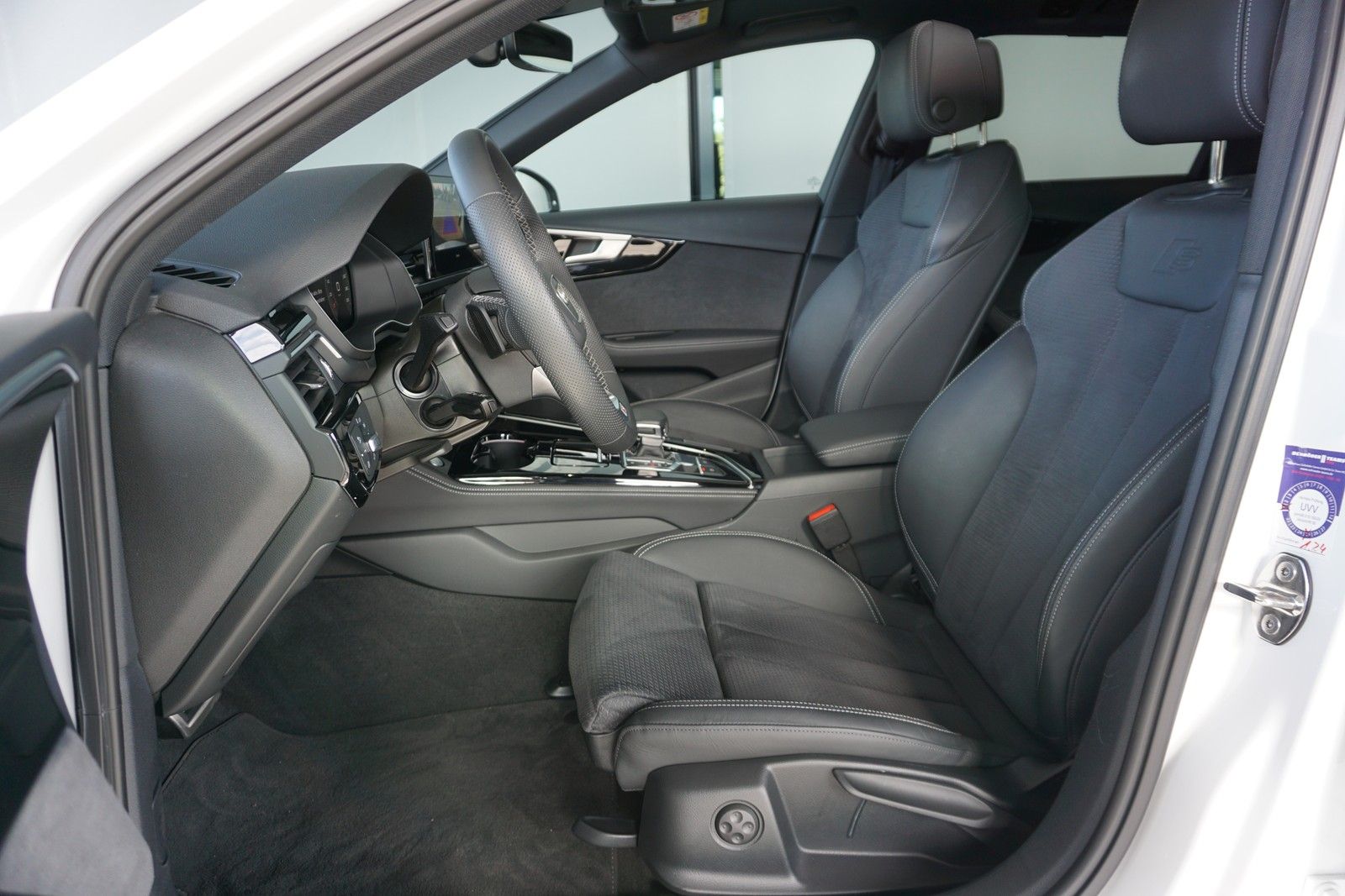 Audi A4 Avant 40 TDi S tronic S line - Samsaru's Car Outlet