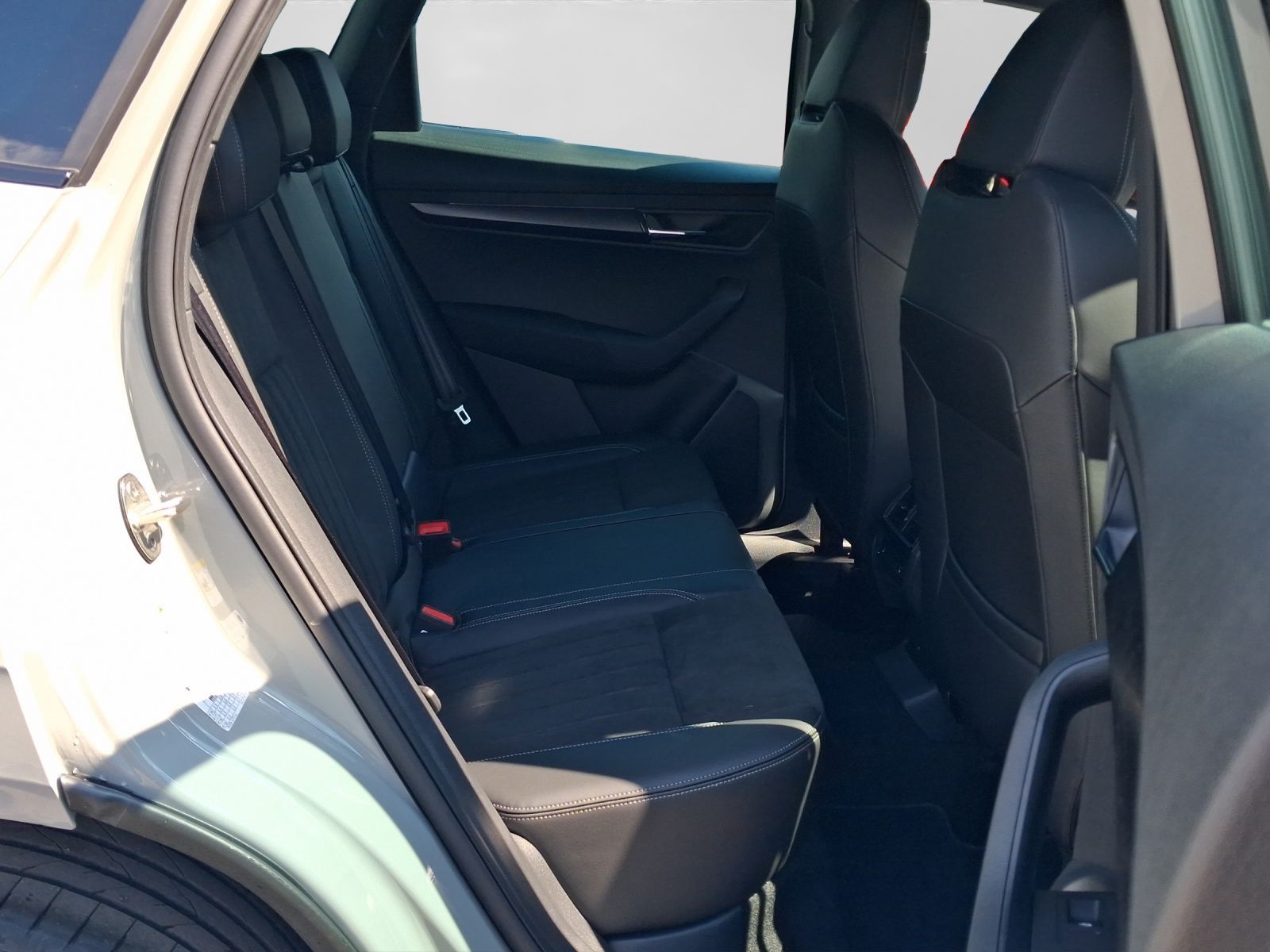 Skoda Karoq 2.0 TSI DSG 4x4 SPORTLINE LM19 LEDER MATRI