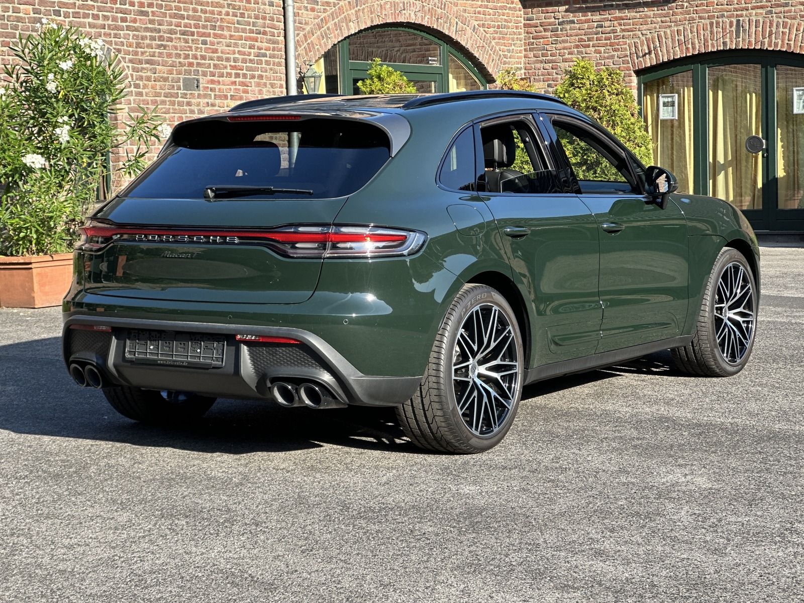Porsche Macan T - Samsaru's Car Outlet