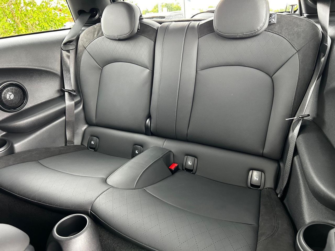 MINI Cooper SE - Samsaru's Car Outlet