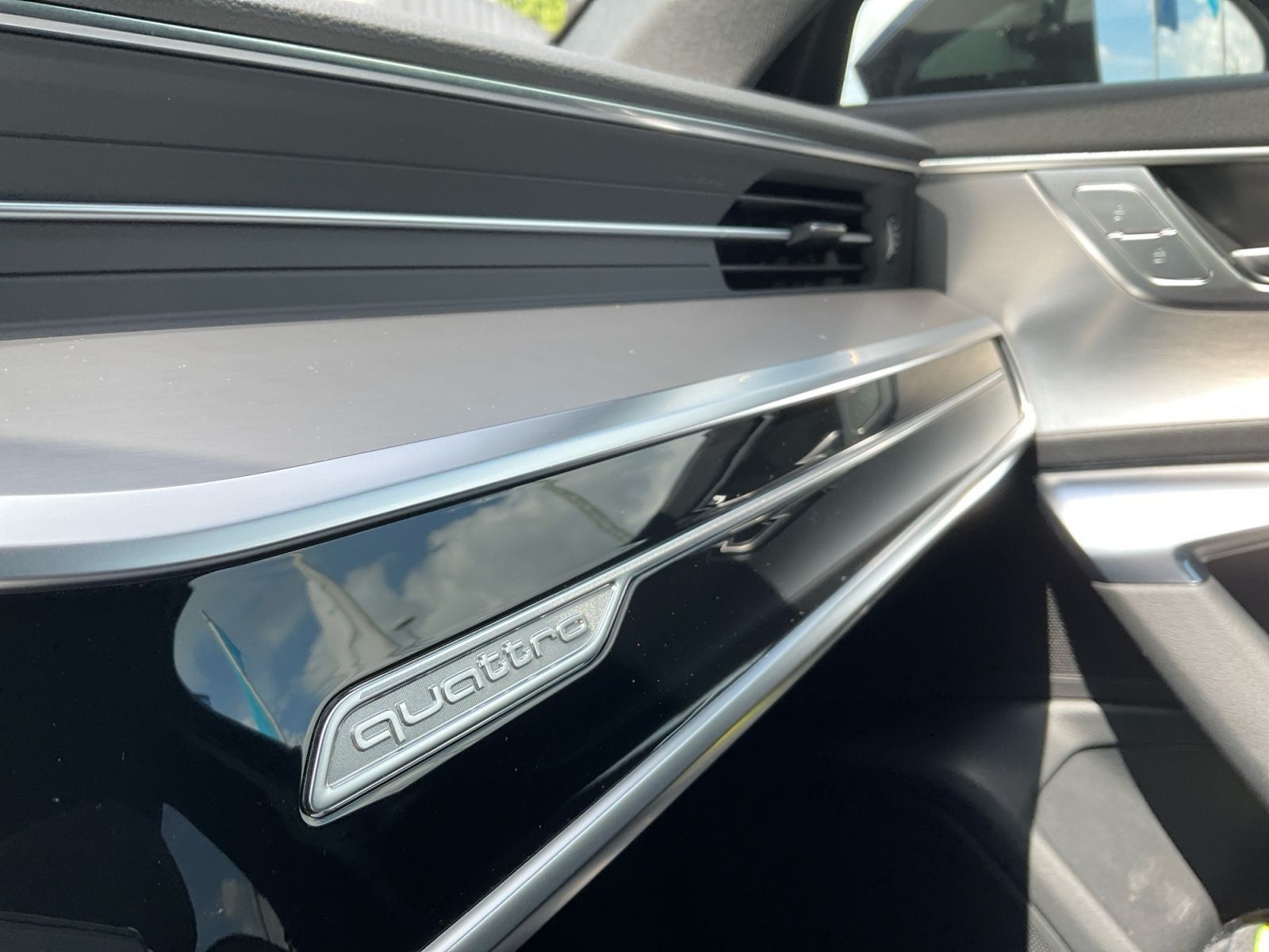 Audi A6 Avant 45 TFSI quattro S-line PANO AHK Carplay