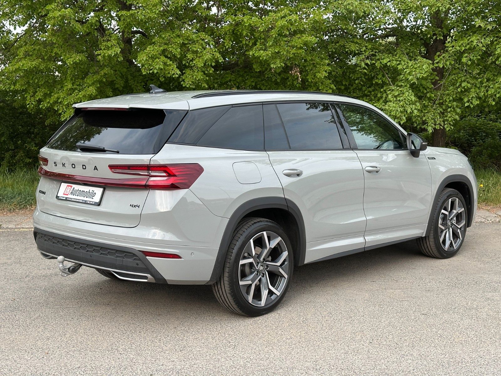 Skoda Sportline 4x4 NAVI STHZ CANTON DCC+ eHK LM20"AHK