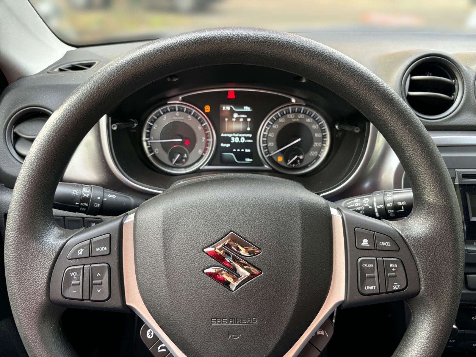 Suzuki VITARA 1.4 CLUB HYBRID - Samsaru's Car Outlet