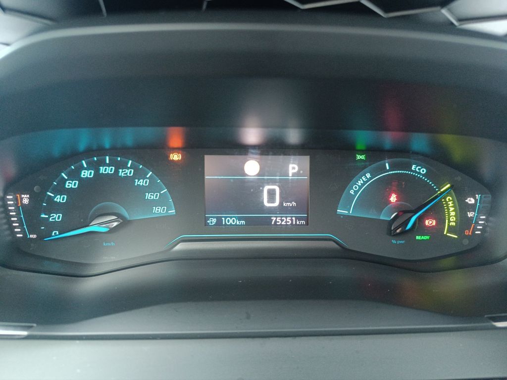 Peugeot 2008 Elektro Active - Samsaru's Car Outlet