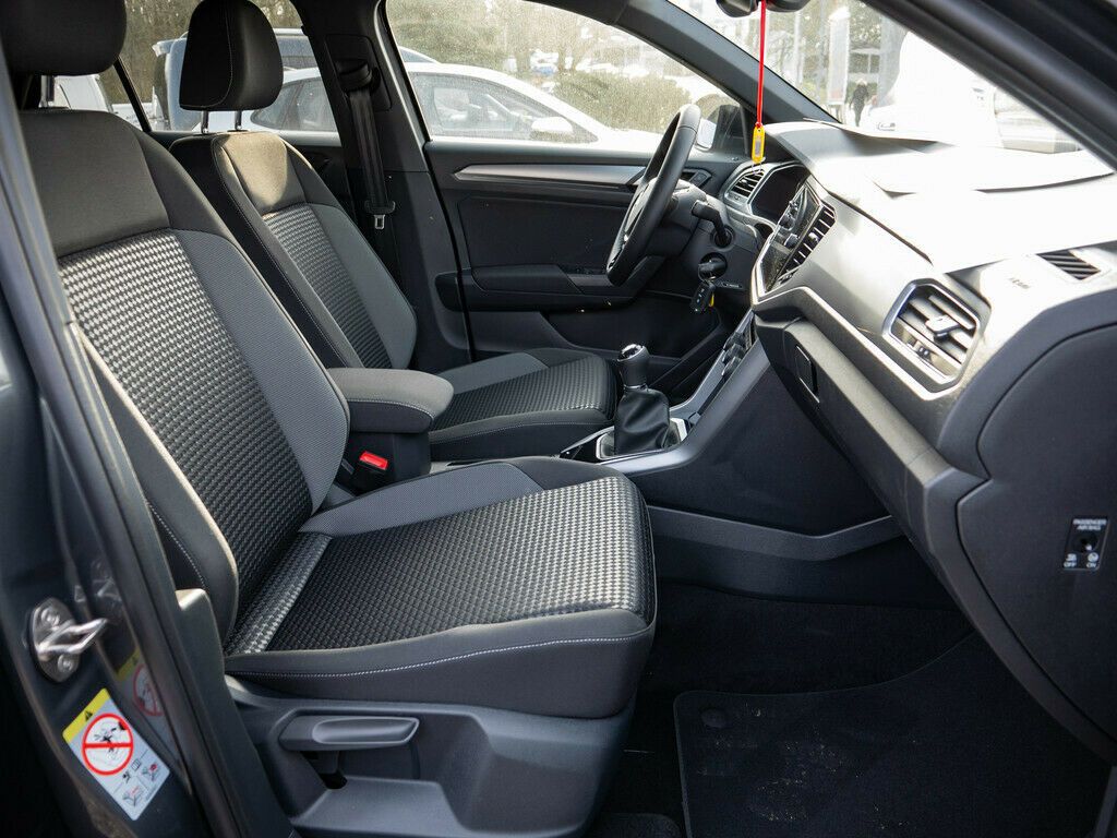Volkswagen T-Roc 1.5 TSI Active - Samsaru's Car Outlet
