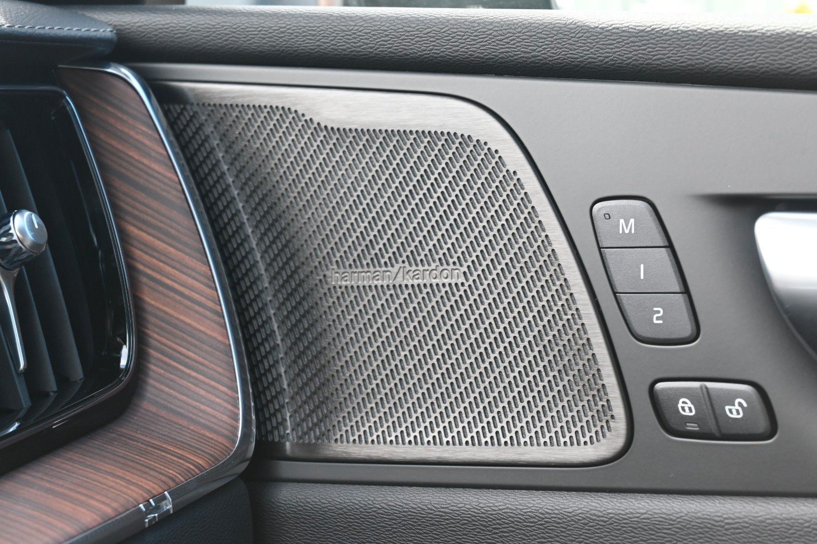 Volvo XC60 B4 D AWD Ultimate Dark*STDHZG*LUFT*360°*ACC