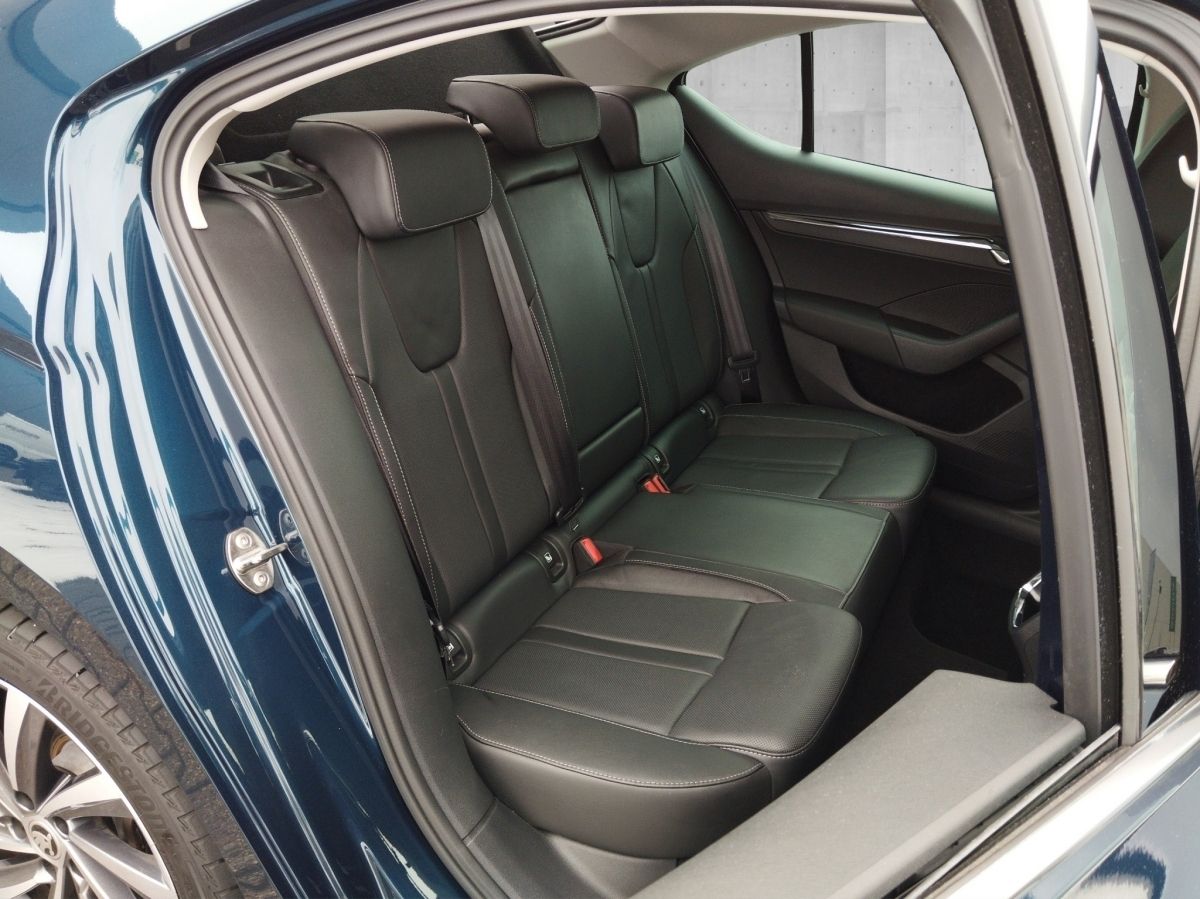 Skoda Octavia 1.4 TSI iV First Edition - Samsaru's Car Outlet