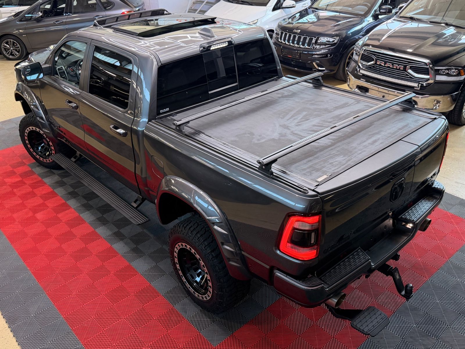 Dodge RAM 1500 5.7 4X4 LARAMIE PANO LPG MonsterTruck