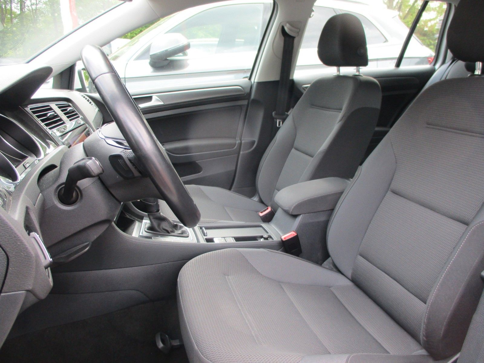 Volkswagen Golf VII Variant DSG - Samsaru's Car Outlet