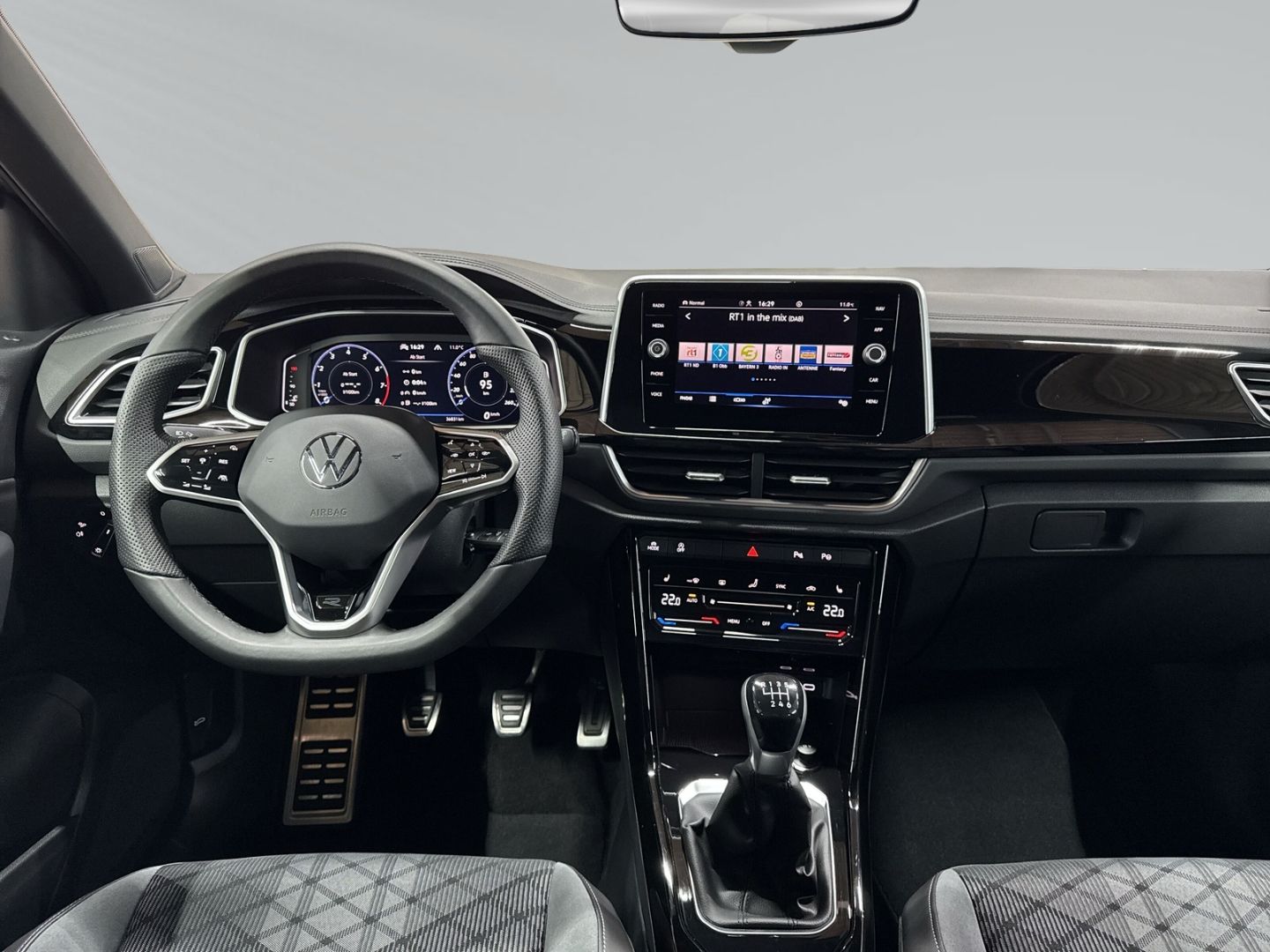 Volkswagen T-Roc 1.0 TSI R-Line - Samsaru's Car Outlet