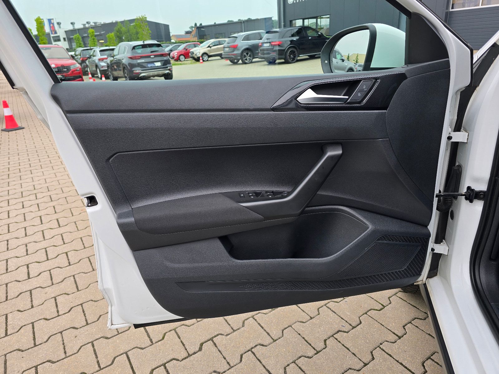 Volkswagen Taigo 1.0TSI DSG Life - Samsaru's Car Outlet