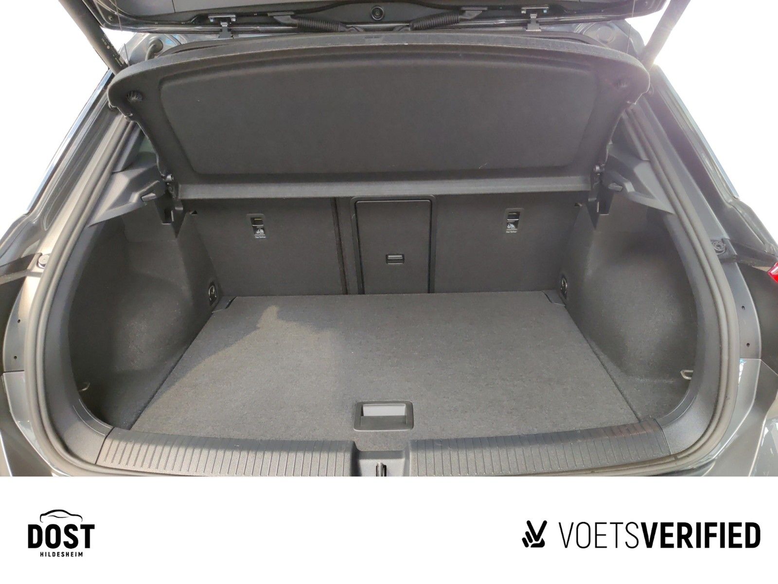 Volkswagen T-Roc 1.5 TSI Sport DSG R-LINE+ - Samsaru's Car Outlet
