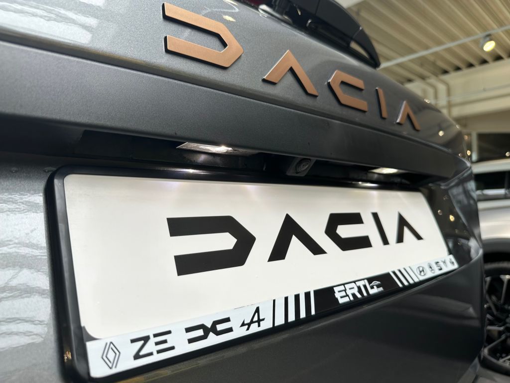 Dacia Duster Extreme HYBRID 140 - Samsaru's Car Outlet