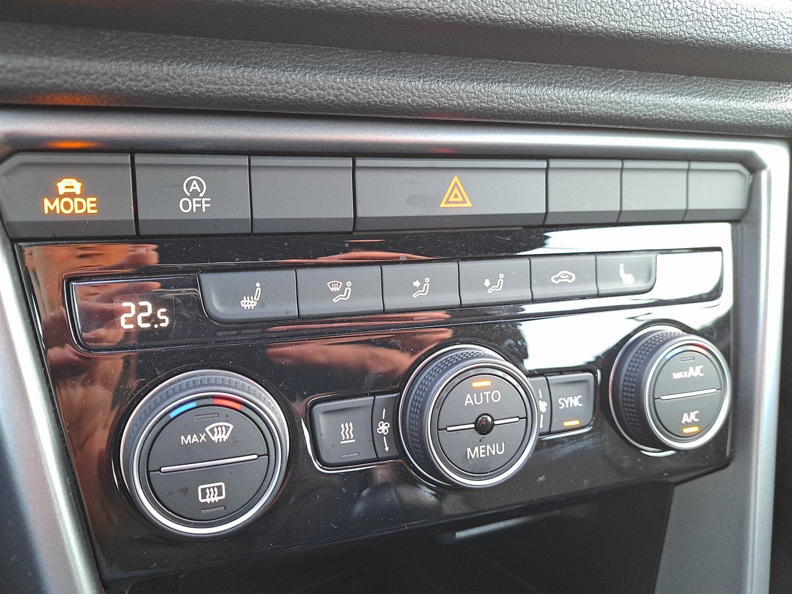 Volkswagen T-Roc 1.5 TSI Active - Samsaru's Car Outlet