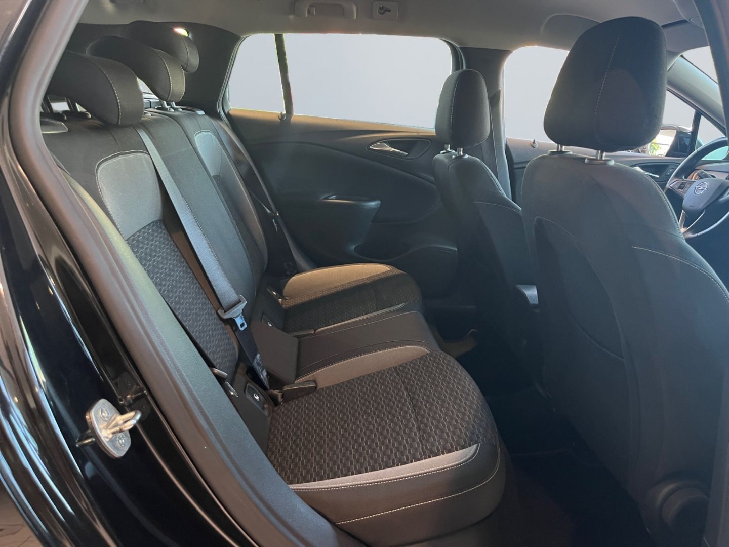 Opel Astra 1.5 D ST Automatik Edition - Samsaru's Car Outlet