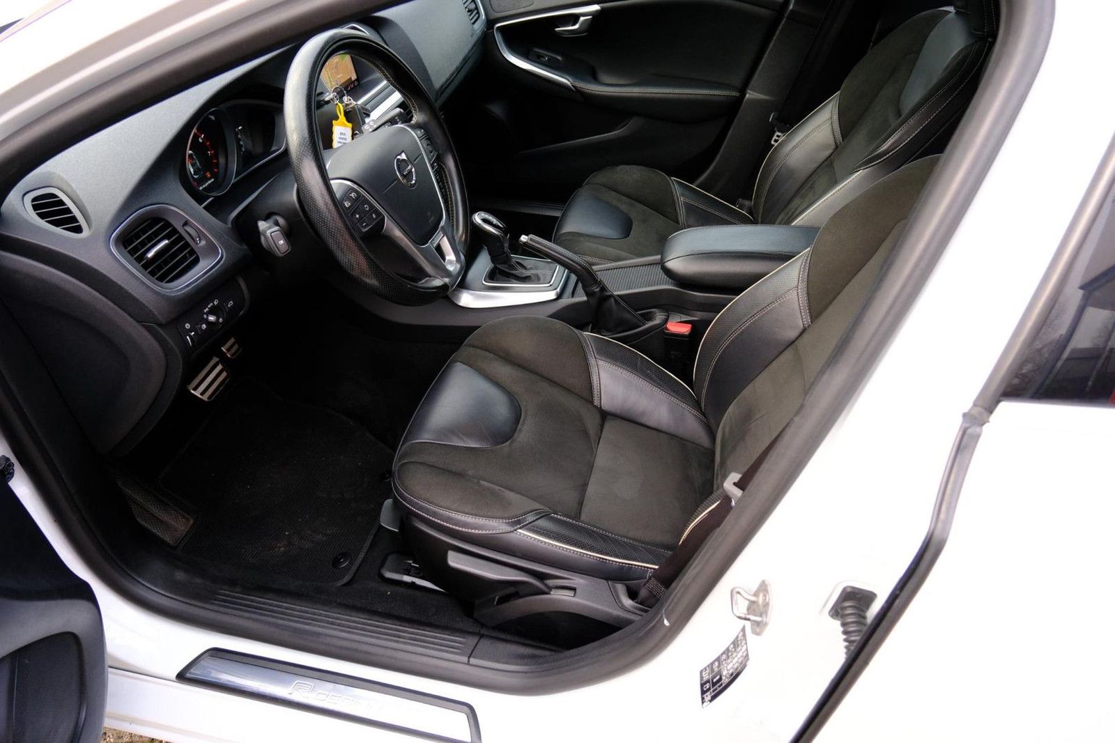 Volvo V40 1.5 T3 Polar+ Sport Aut. Pano|Leder-Alcant|C