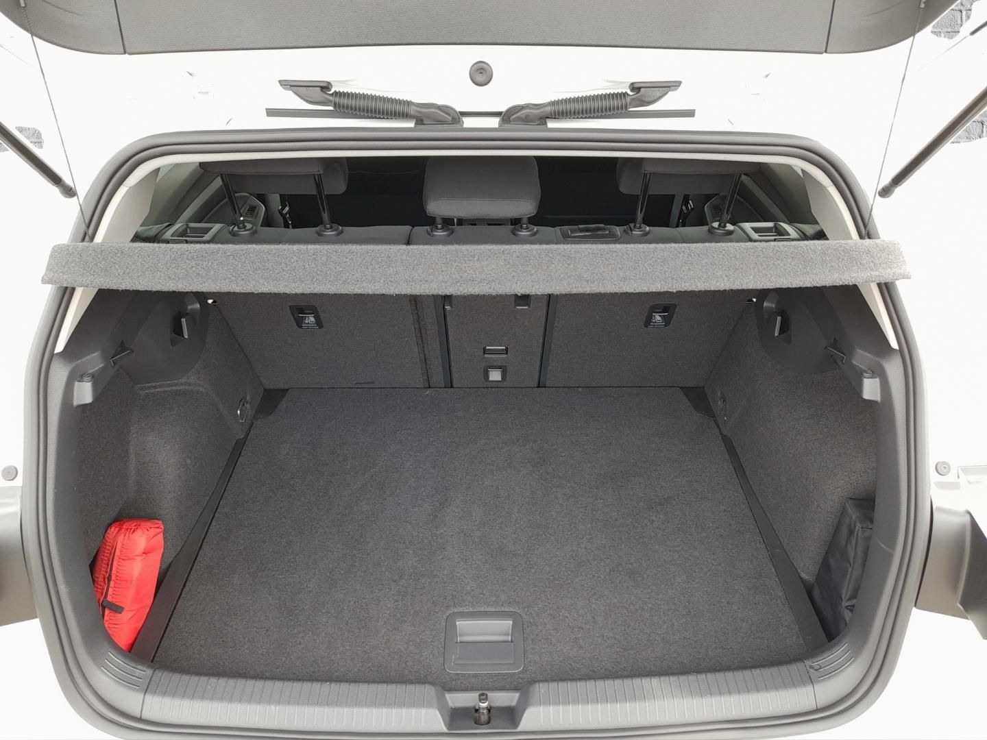 Volkswagen Golf Active 1.5 eTSI - Samsaru's Car Outlet