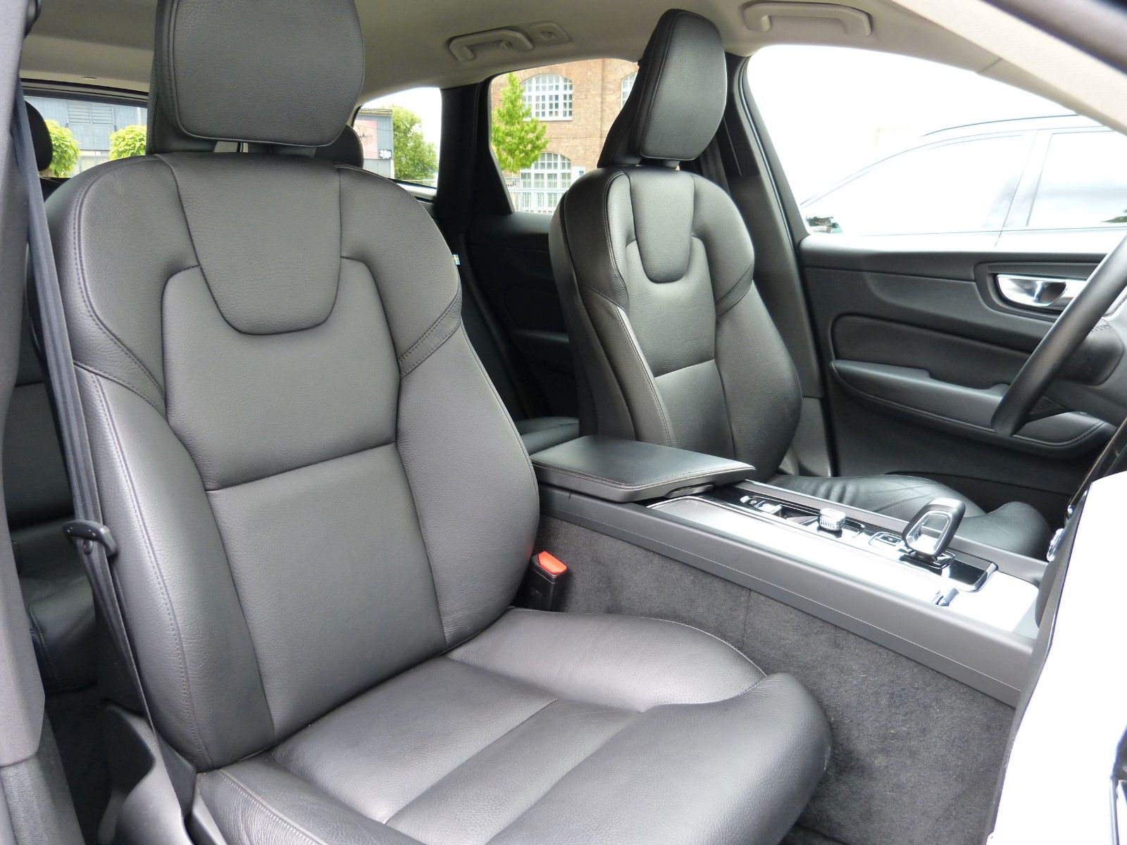 Volvo XC60 B4 Plus Dark AWD StdHz*ACC*AHK