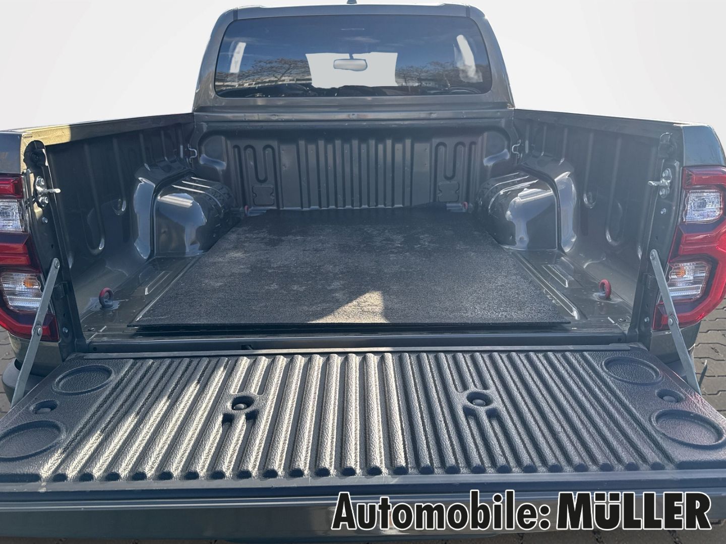Toyota Hilux 2.8 D-4D Double Cab Invincible 4x4 BFGoodr