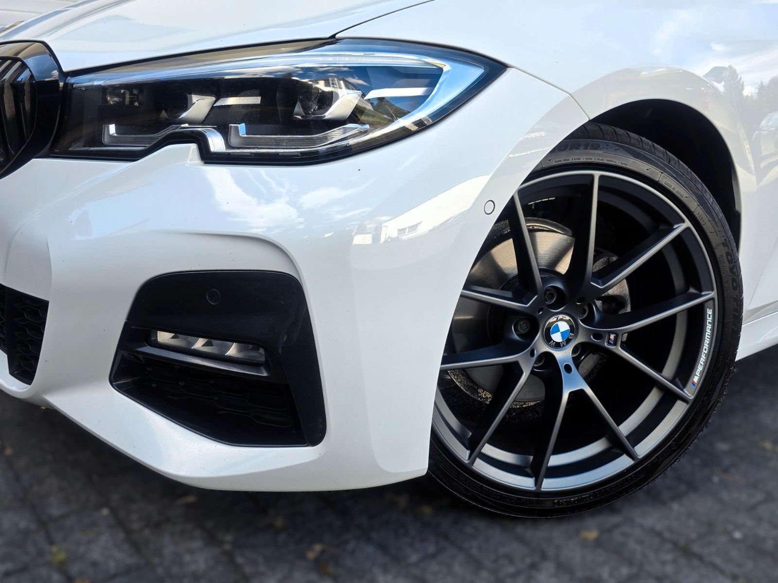 BMW M-SPORTPAKET*XDRIVE*LED*NAVI*LEDER*ACC*RFK*MWST