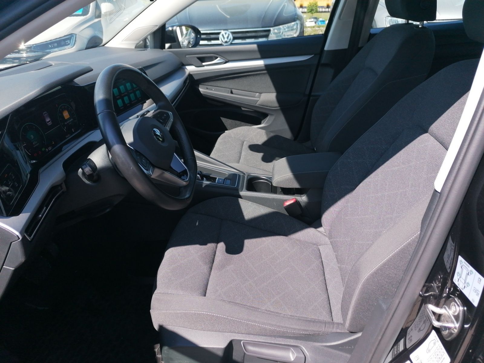 Volkswagen Golf VIII 2.0TDI Life DSG - Samsaru's Car Outlet