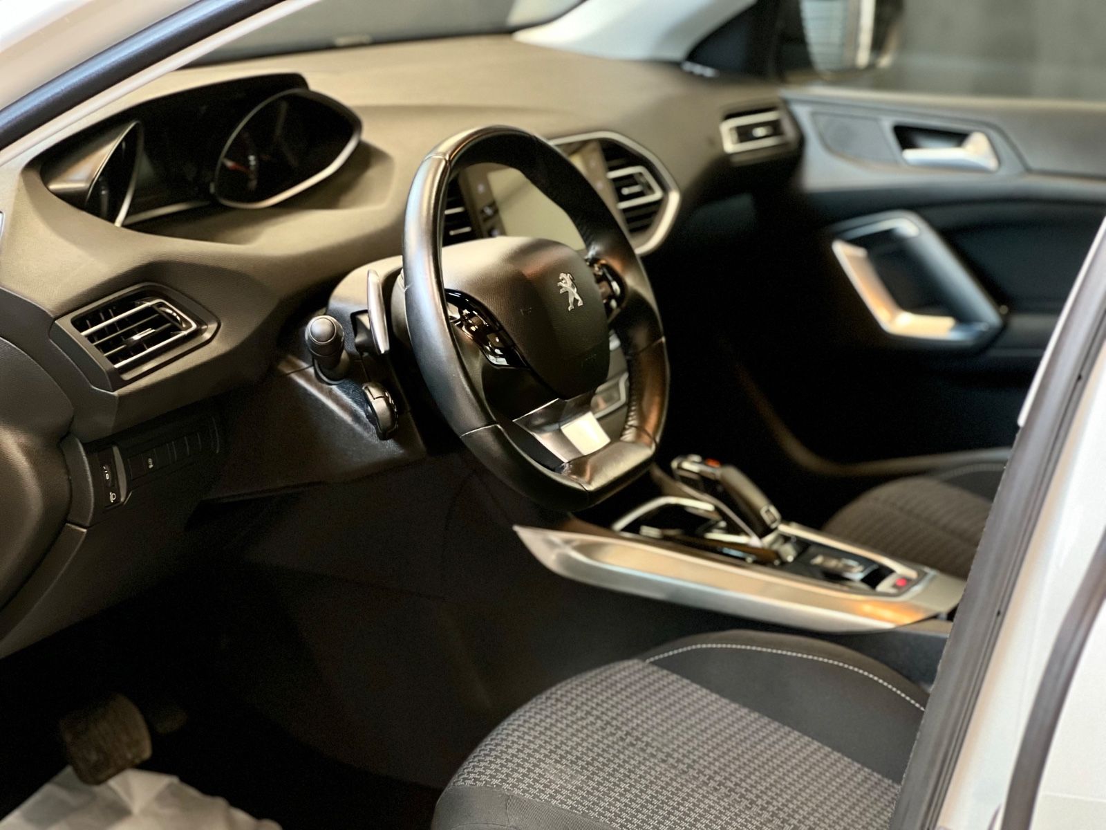 Peugeot 308 Active Pack - Samsaru's Car Outlet