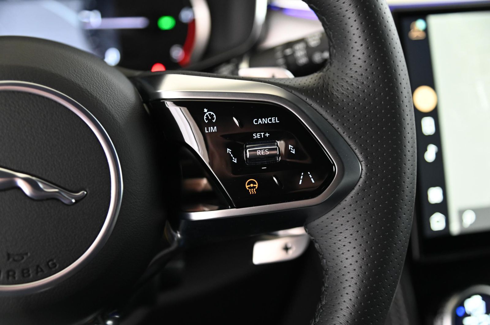 Jaguar F-Pace D200 AWD R-Dynamic SE NAVI/ACC/MERIDIA/20
