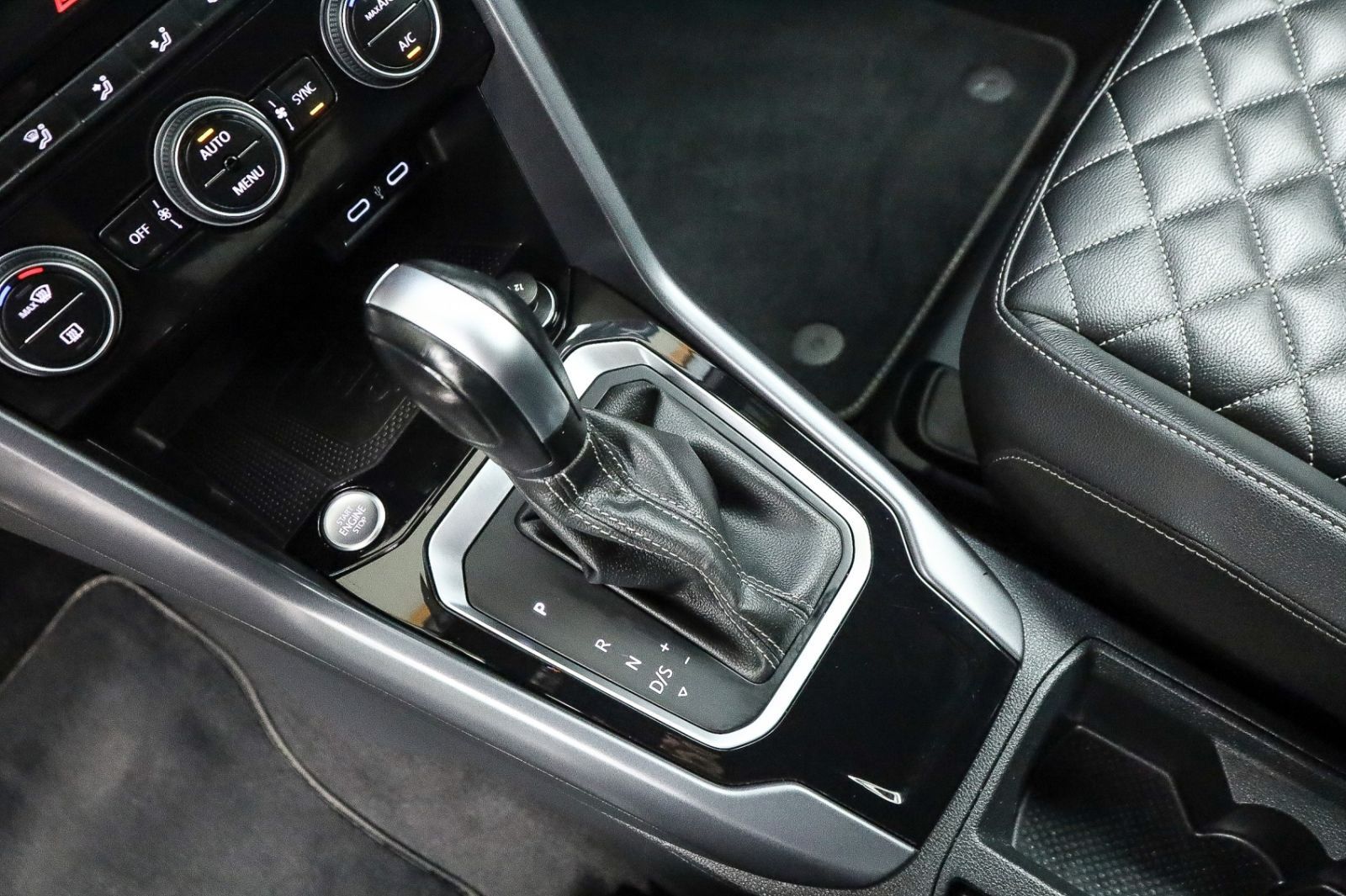 Volkswagen T-Roc Cabriolet 1.5 TSI DSG R-LINE Black - Samsaru's Car Outlet