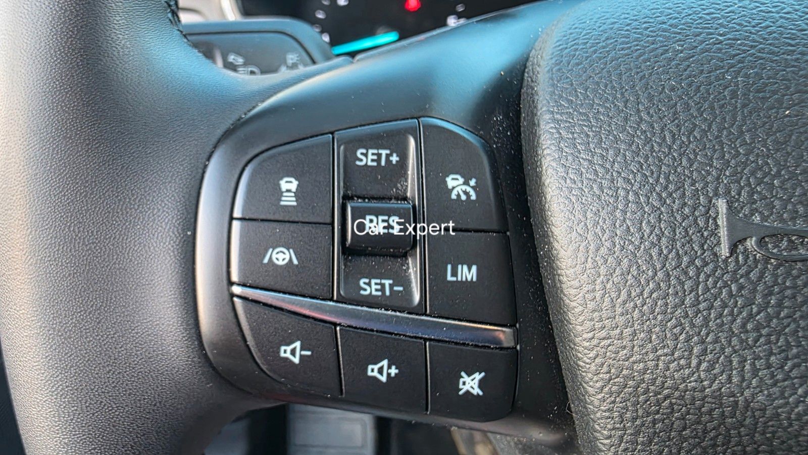 Ford Focus TurnierTitanium,1Hand,8xAlu,Scheckheft,LED