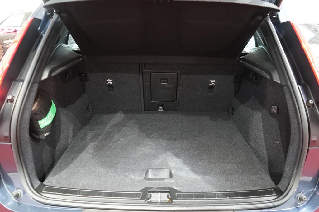 Volvo XC 40 B4 Momentum - Samsaru's Car Outlet