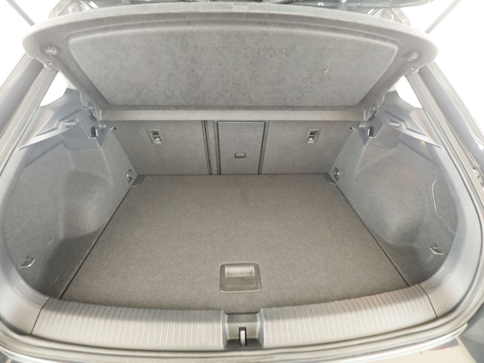 Volkswagen T-Roc 1.5 TSI Style - Samsaru's Car Outlet