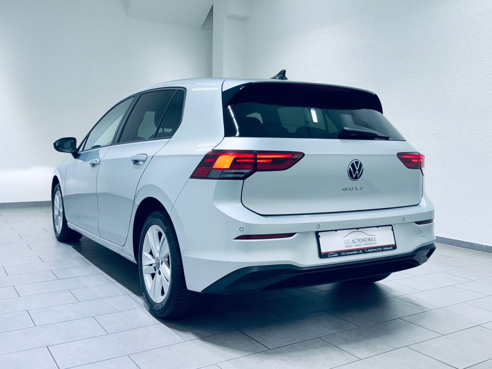 Volkswagen Golf VIII Life 2.0 TDI - Samsaru's Car Outlet