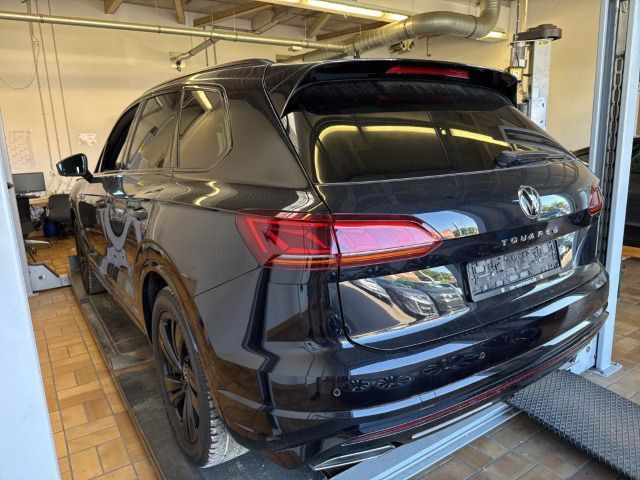 Volkswagen Touareg 3.0 TDI 4M R-Line - Samsaru's Car Outlet