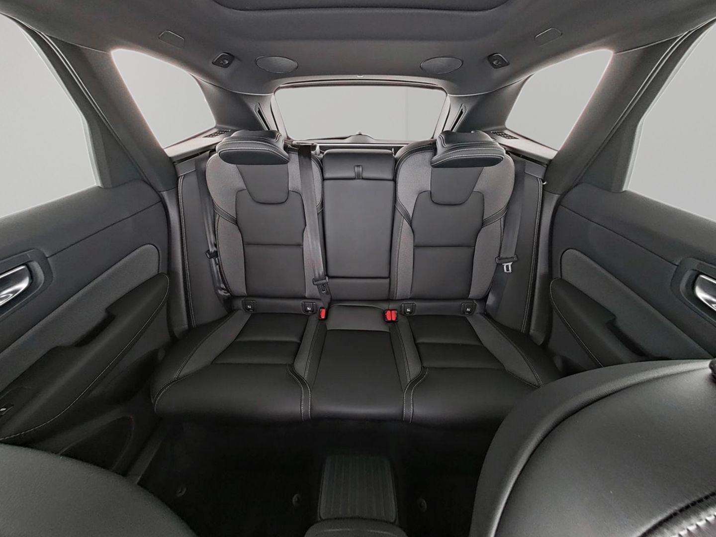 Volvo XC60 T6 Ultra Black Edition Recharge Plug-In Hyb