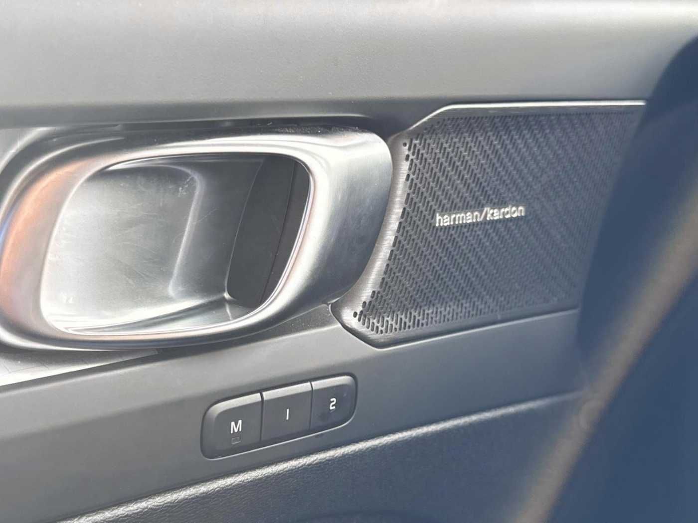 Volvo XC40 Plus Dark