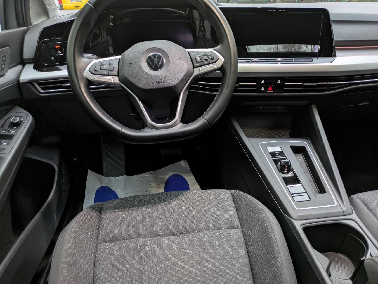 Volkswagen Golf VIII 2.0 TDI DSG Life - Samsaru's Car Outlet