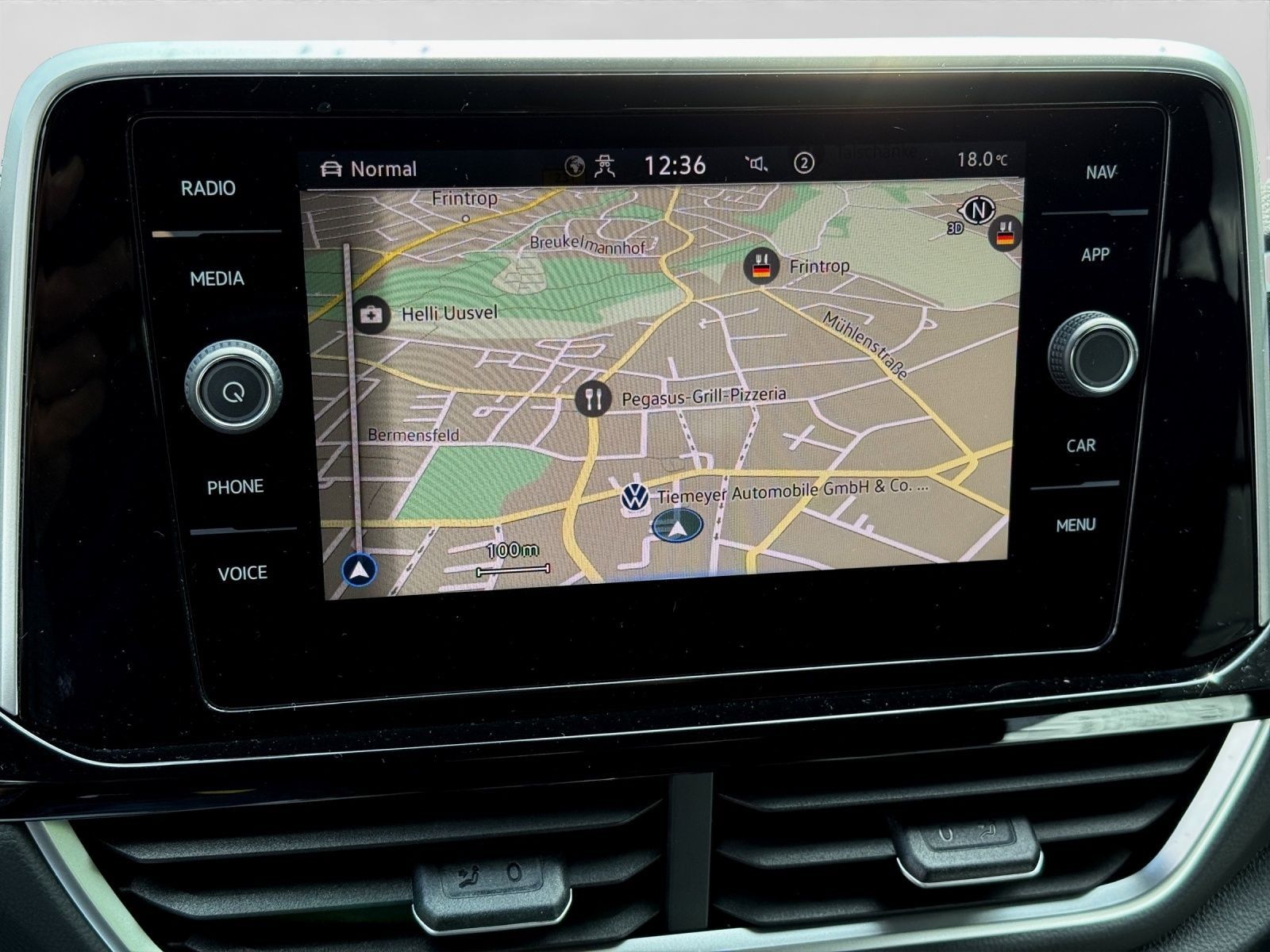 Volkswagen T-Roc R-LINE - Samsaru's Car Outlet