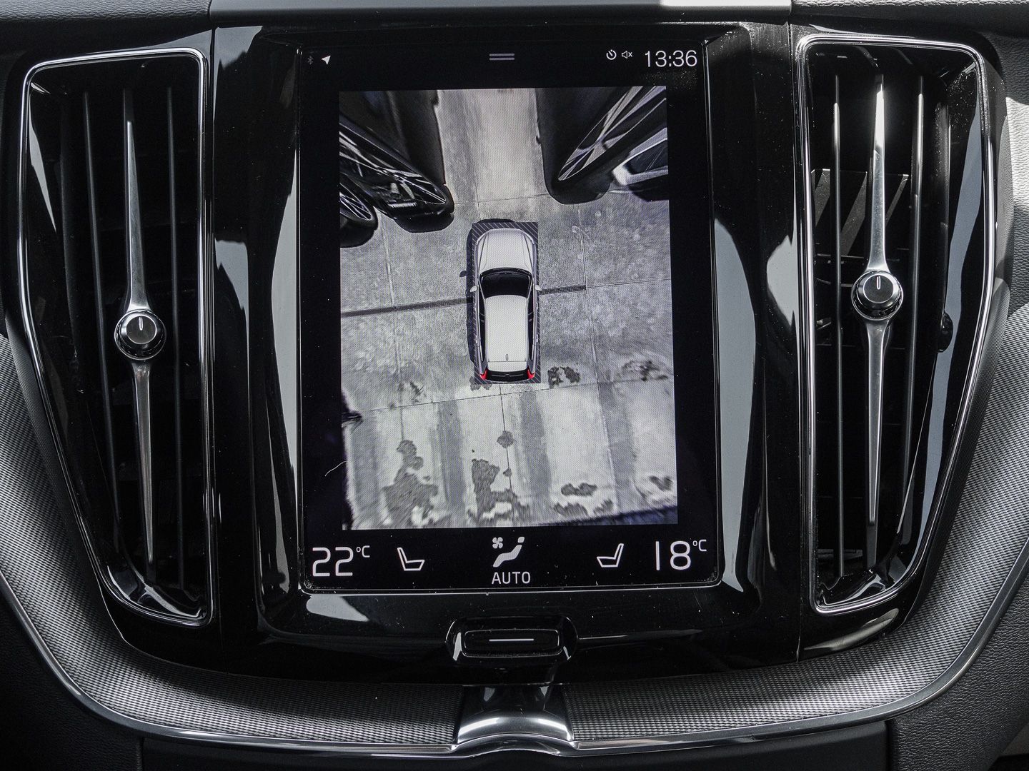 Volvo XC60 R Design Recharge Plug-In Hybrid AWD T8 Twi