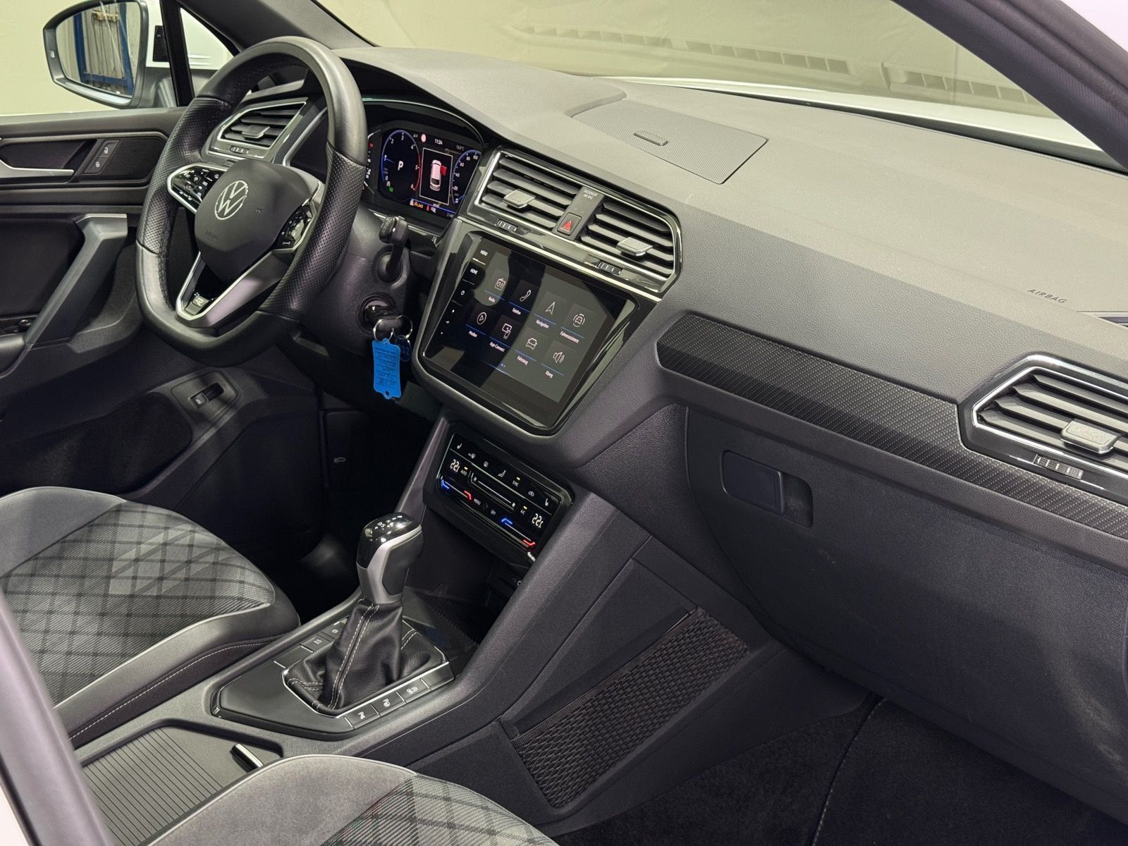 Volkswagen Tiguan R-Line 2.0 TDI DSG - Samsaru's Car Outlet